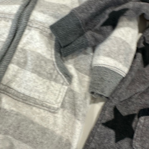 Carter’s Bundle of 2 Fleece outfits 1pc lot Size 12mos - Picture 4 of 5